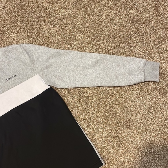 Calvin Klein long sleeve zip pullover. NWOT. Size M. - Picture 2 of 5